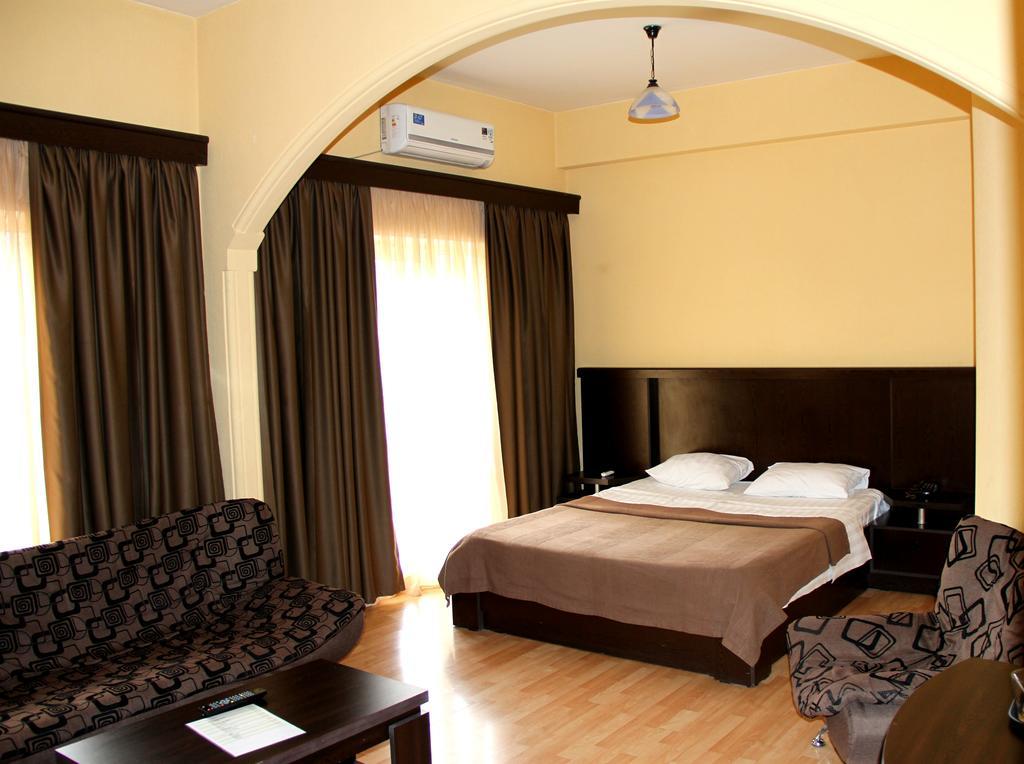 Avenue Hotel Tiflis Habitación foto