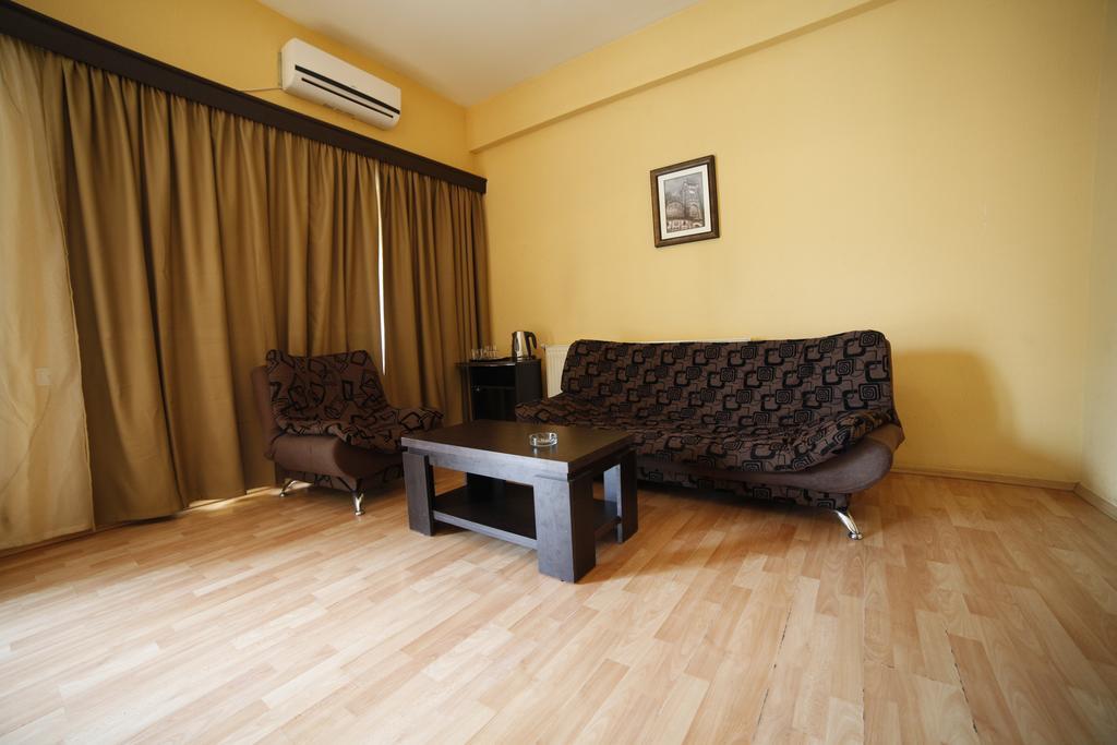 Avenue Hotel Tiflis Habitación foto