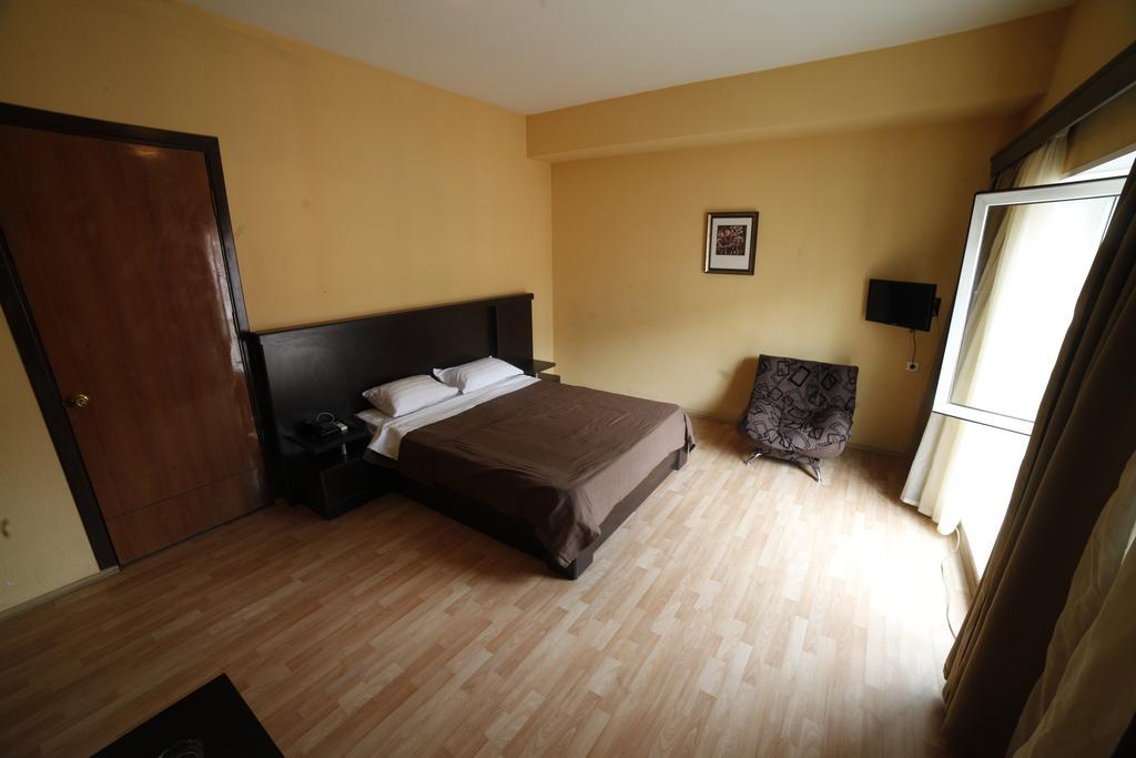 Avenue Hotel Tiflis Habitación foto