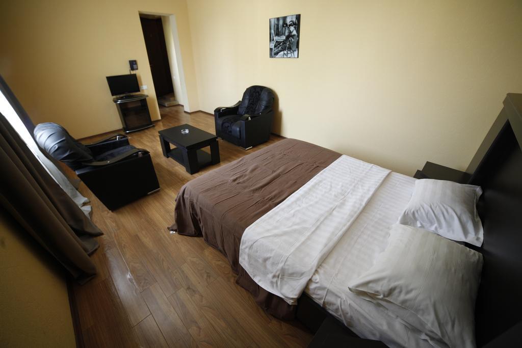 Avenue Hotel Tiflis Habitación foto