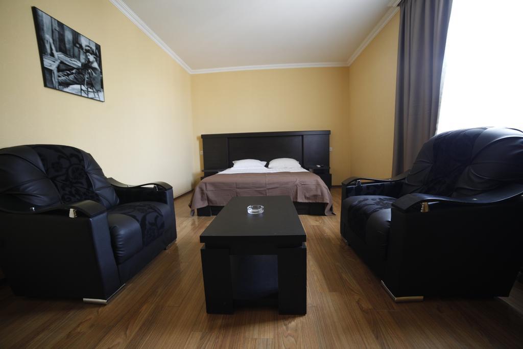 Avenue Hotel Tiflis Habitación foto