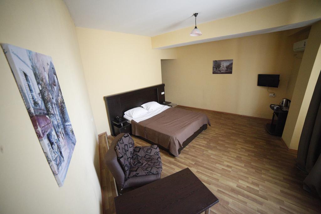 Avenue Hotel Tiflis Habitación foto
